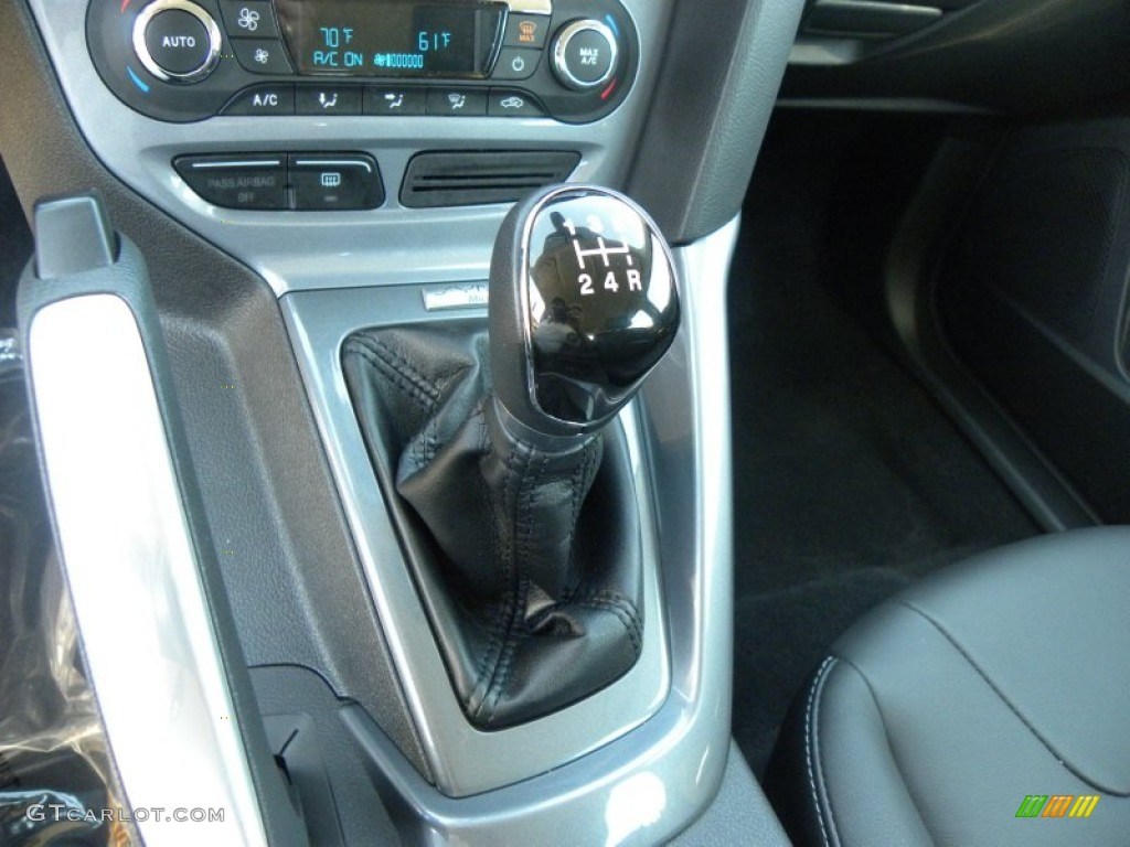 Picture of: Ford Focus Titanium -Door  Speed Manual Transmission Photo