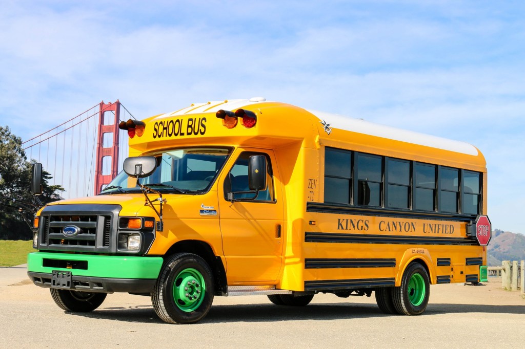 Picture of: Motiv EPIC E- Battery Electric Vehicle (School Bus) – Hybrid